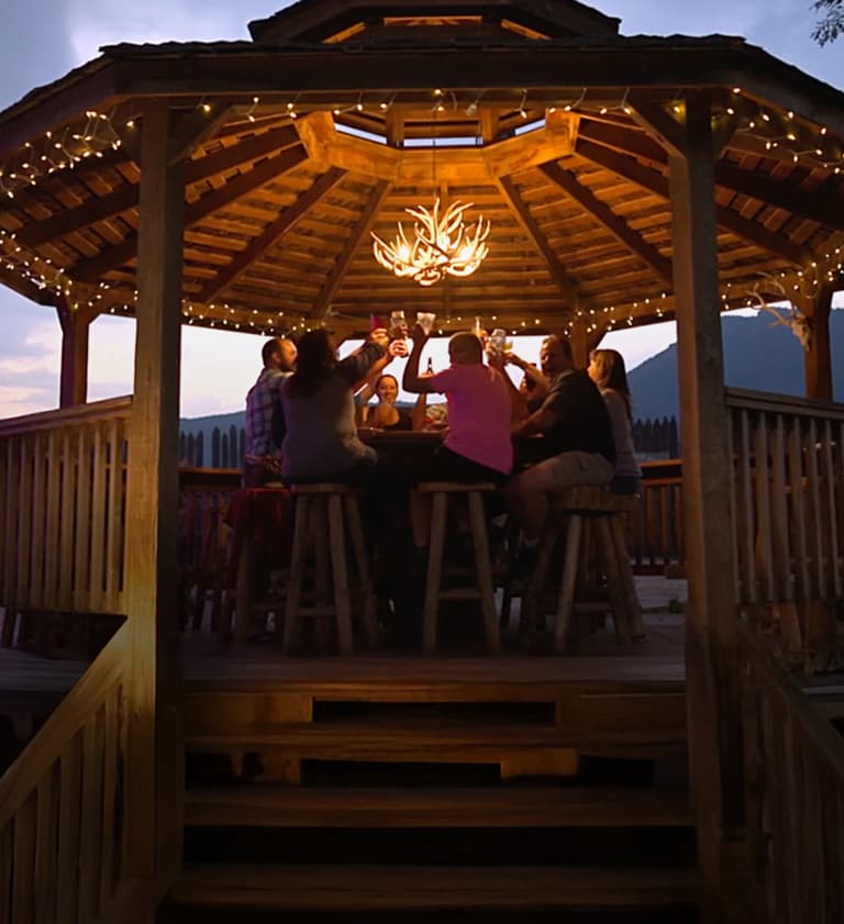 WhiteWater Bar & Grill — Seasonal Restaurant